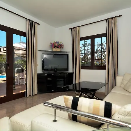 Comfortable Holiday In Yaiza With Swimming Pool Tatil Evi *