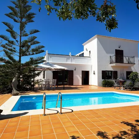 Comfortable Holiday In Yaiza With Swimming Pool Tatil Evi *