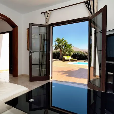 Comfortable Holiday In Yaiza With Swimming Pool Tatil Evi *
